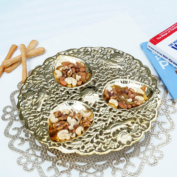 Round Cutwork Tray