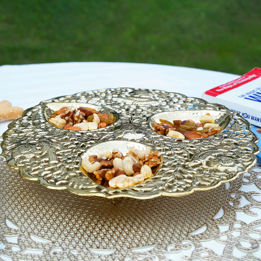 Round Cutwork Tray